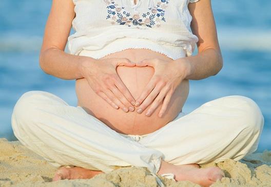 国际瑜伽日：孕妈妈练练更健康!